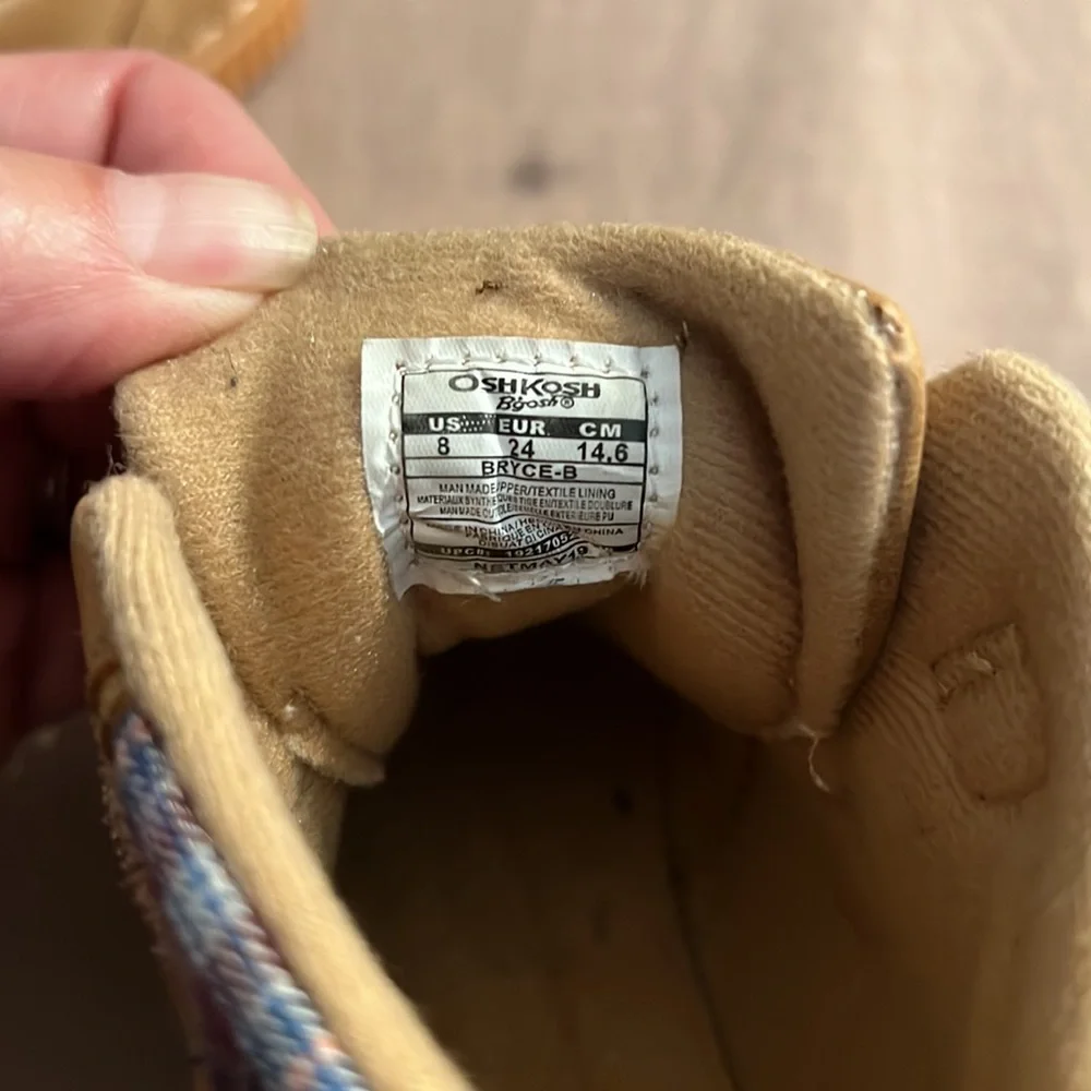 Toddler 8 Osh Kosh high top shoe. Velcro straps. Like new condition. Tan